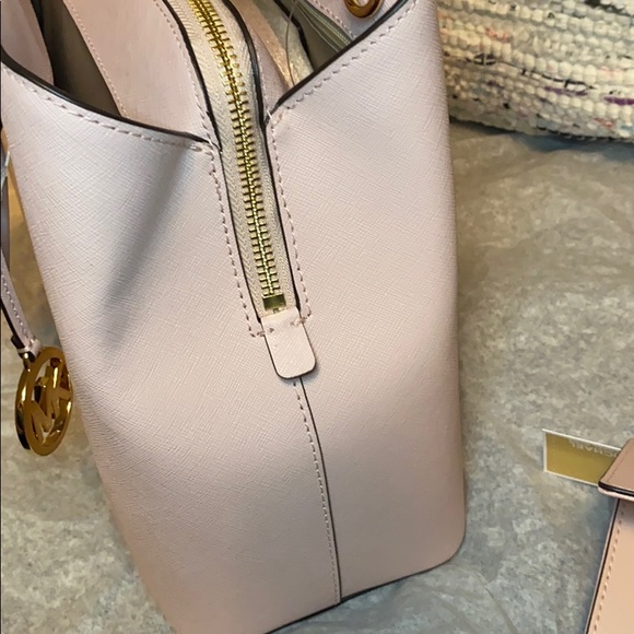 Michael Kors savanna satchel & marching Wallet - Picture 6 of 8